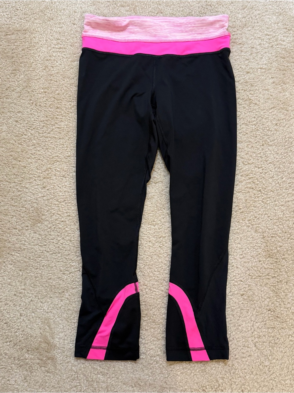 Lululemon Run: Inspire Crop II Paris Pink Size 4